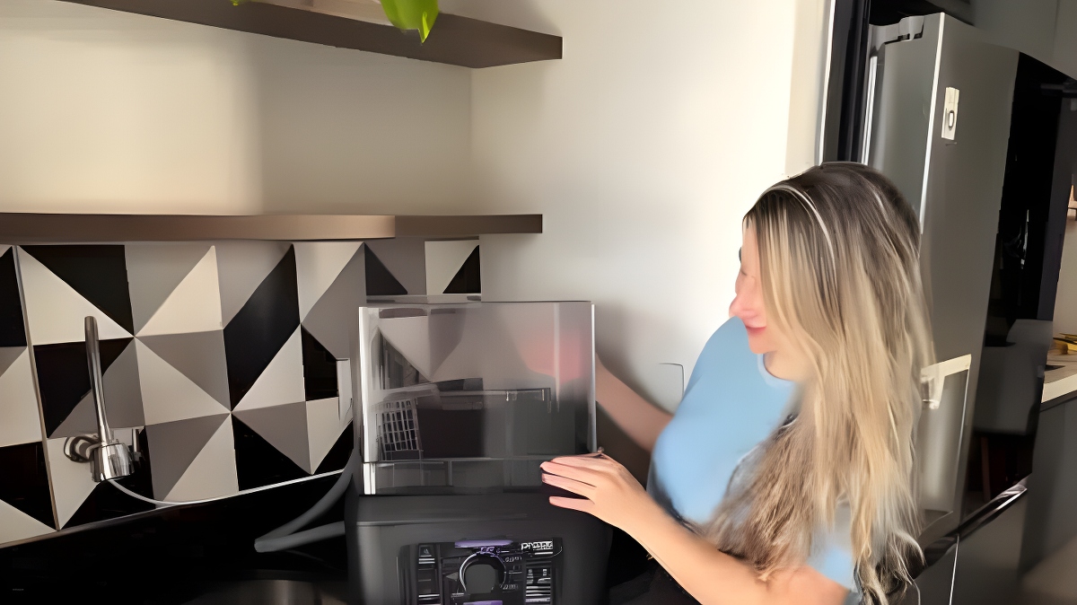 Mini Lava-Louças de Bancada instalada em cozinha de apartamento